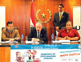 El Ministro de la Corte Víctor Núñez (Centro) durante la presentación de la Campaña
