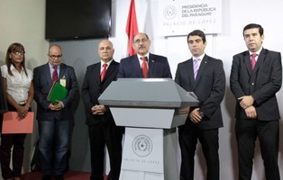 El ministro del Trabajo Guillermo Sosa, en conferencia de prensa.