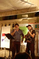 El evento contó con la presentación de Ricardo Flecha y Alberto Rodas, representantes del Nuevo Cancionero, que lucharon contra la dictadura por medio de la música.