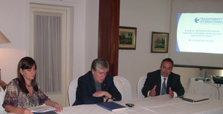 Soledad Villagra, Jorge Biedermann y Alejandro Salas durante la presentación del documento