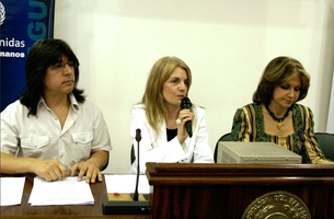 Luis Vera (jefe de prensa del Cabildo), Liliana Valiña (Asesora del Alto Comisionado de las Naciones Unidas) y Margarita Morselli (Secretaria Ejecutiva de la Comisión Bicentenario)